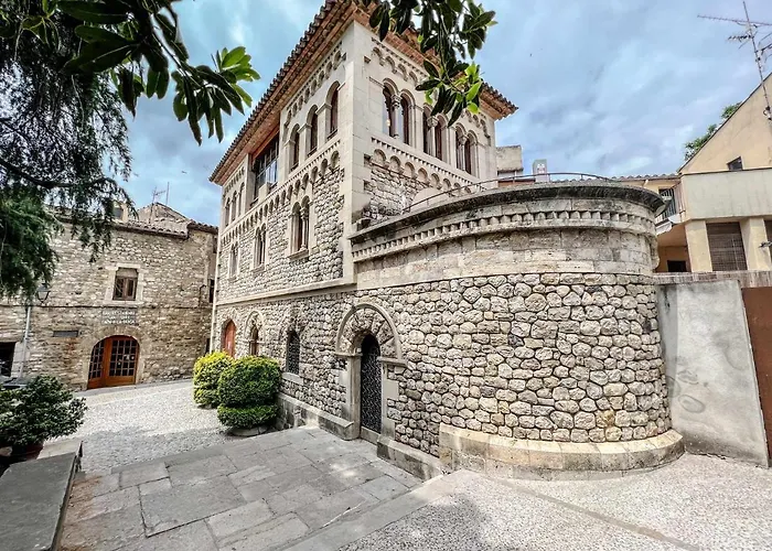 Can Severi Casa Con Historia En Besalu