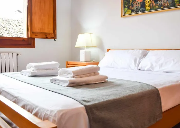 Can Severi Casa Con Historia En Besalu